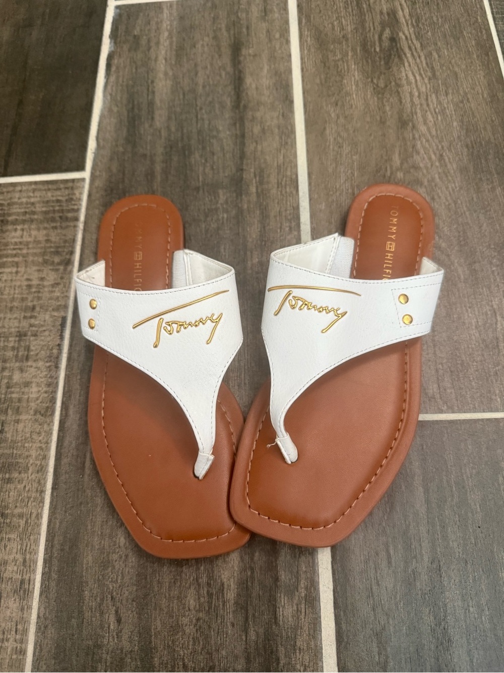 Tommy Hilfiger White Leather Thong Sandals with Brown Footbed